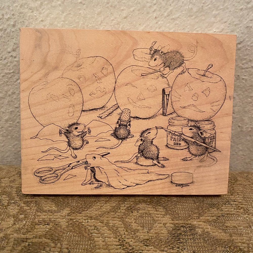 House Mouse Design Getting’Spooky New